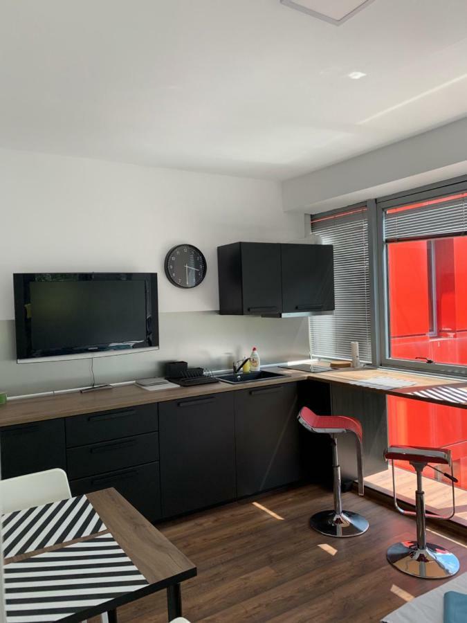 Lilia 3 Self-Check In Apartment With Hot Water Despite Prevention In The Neighborhood, Food And Drink Shop Open Until 10 Pm And Free Parking Area Next Ot 24 Hours Food And Drink Shop And Free Parking Area Sofia Ngoại thất bức ảnh