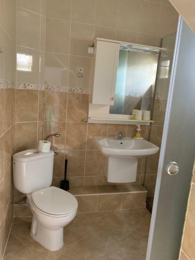 Lilia 3 Self-Check In Apartment With Hot Water Despite Prevention In The Neighborhood, Food And Drink Shop Open Until 10 Pm And Free Parking Area Next Ot 24 Hours Food And Drink Shop And Free Parking Area Sofia Ngoại thất bức ảnh