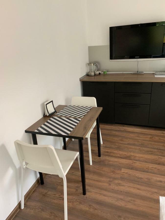 Lilia 3 Self-Check In Apartment With Hot Water Despite Prevention In The Neighborhood, Food And Drink Shop Open Until 10 Pm And Free Parking Area Next Ot 24 Hours Food And Drink Shop And Free Parking Area Sofia Ngoại thất bức ảnh